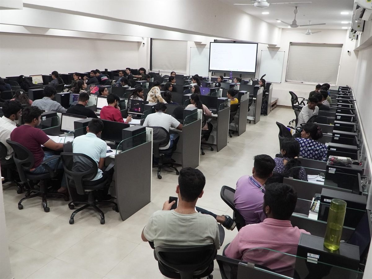 Computer lab at K.C. College